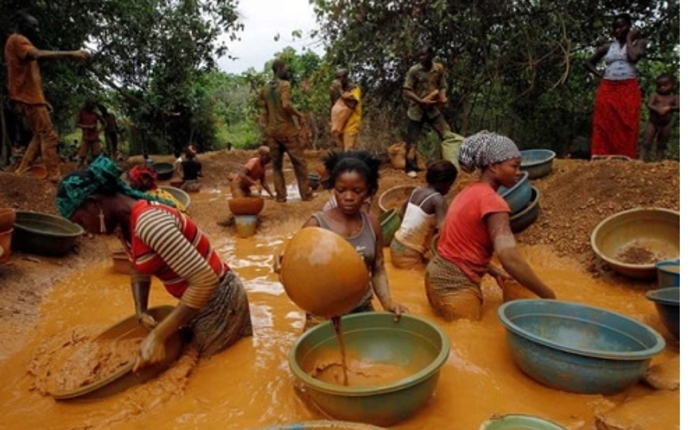 Fourteen people die in DR Congo after an illegal mine collapses on them